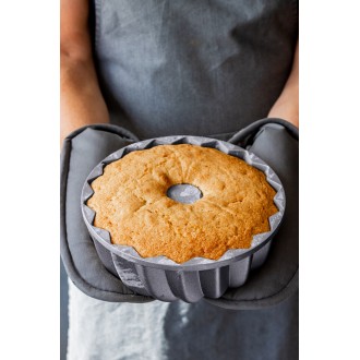 MasterClass Non-Stick Cast Aluminium Decorative Cake Tin, Swirl