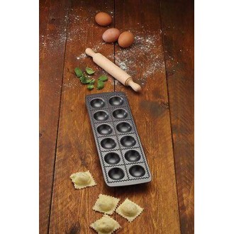 World of Flavours Ravioli Non Stick Tray + Free Rolling Pin