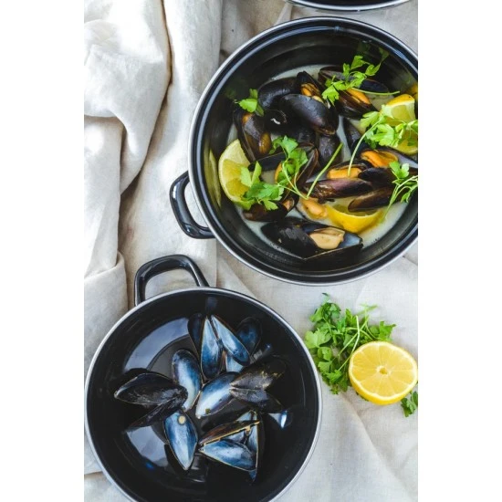 World of Flavours Mediterranean Large Mussels Pot, 5.5-litre capacity, KCMPLRG Shop quality World of Flavours Mediterranean Large Mussels Pot, 5.5-litre capacity in Kenya from vituzote.com Shop in-store or online and get countrywide delivery!